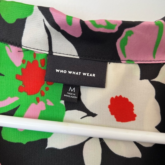 Who What Wear Floral Wrap Blouse - Picture 4 of 6